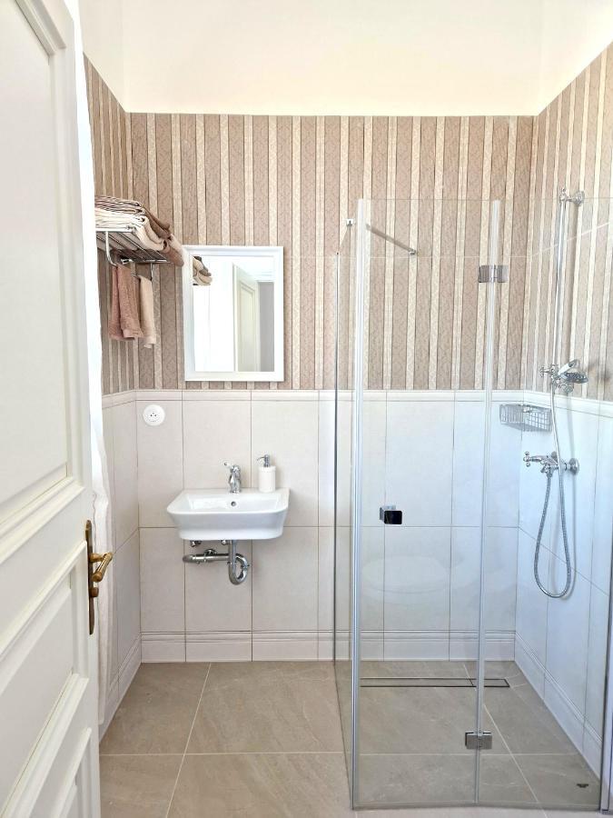 Villa Follemira Cz - Kitchen - Garden - Bike Storage Pencin エクステリア 写真