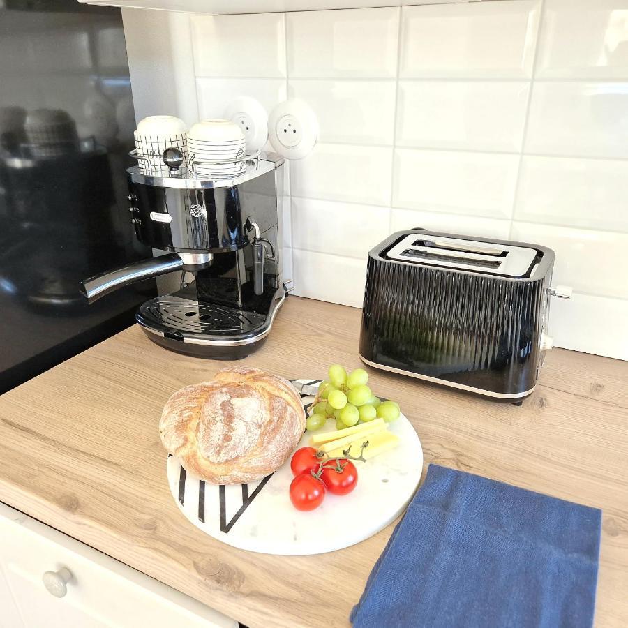 Villa Follemira Cz - Kitchen - Garden - Bike Storage Pencin エクステリア 写真